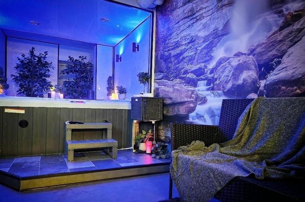 Apartment Exotic Jacuzzi With Balcony And Parking Birmingham