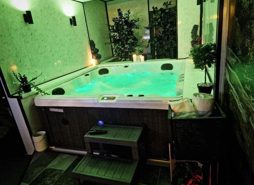 Apartment Exotic Jacuzzi With Balcony And Parking