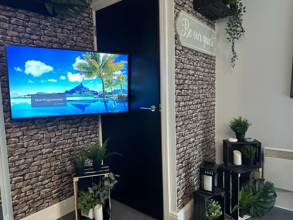 Exotic Jacuzzi With Balcony And Parking * Birmingham
