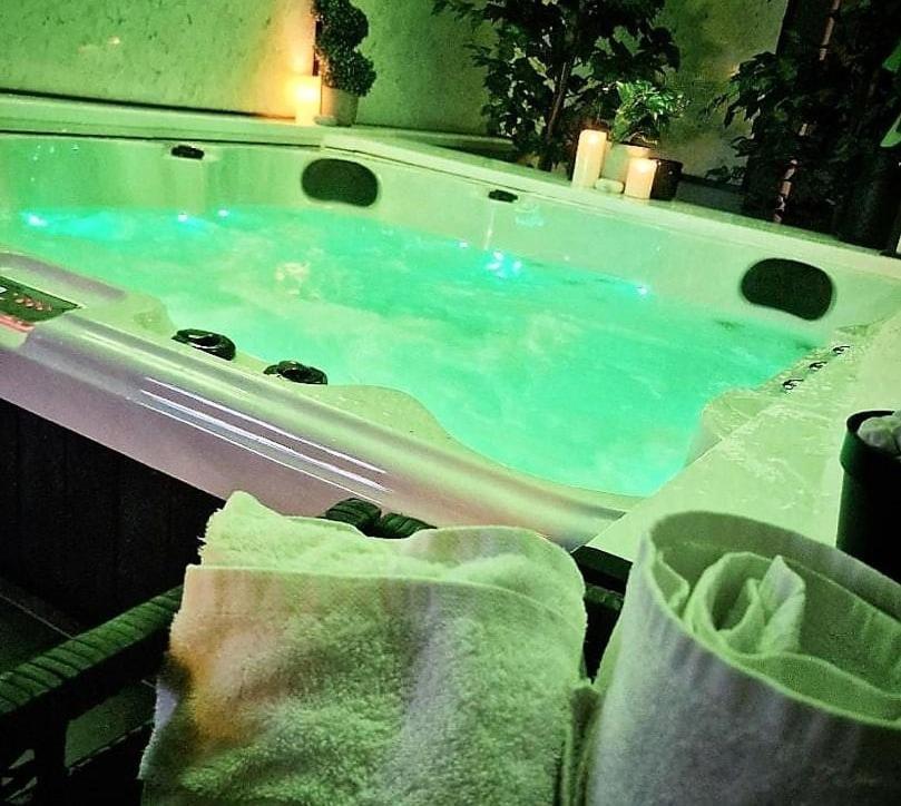 Apartment Exotic Jacuzzi With Balcony And Parking Birmingham