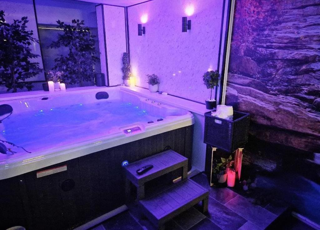 Exotic Jacuzzi With Balcony And Parking Apartment *